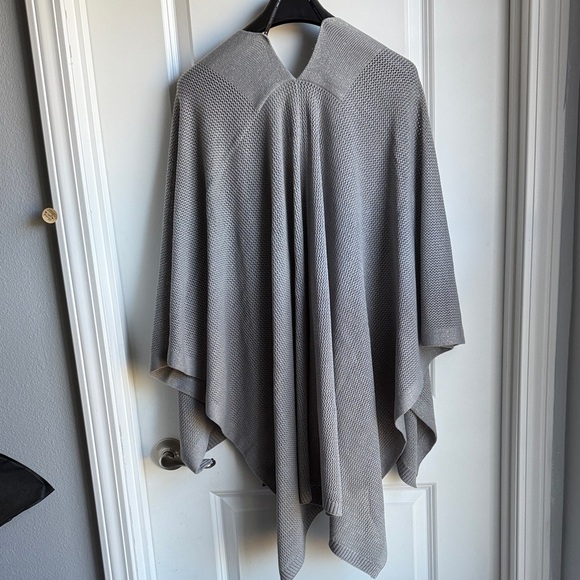 Marc New York Gray Knit Poncho with Toggle - Picture 8 of 8